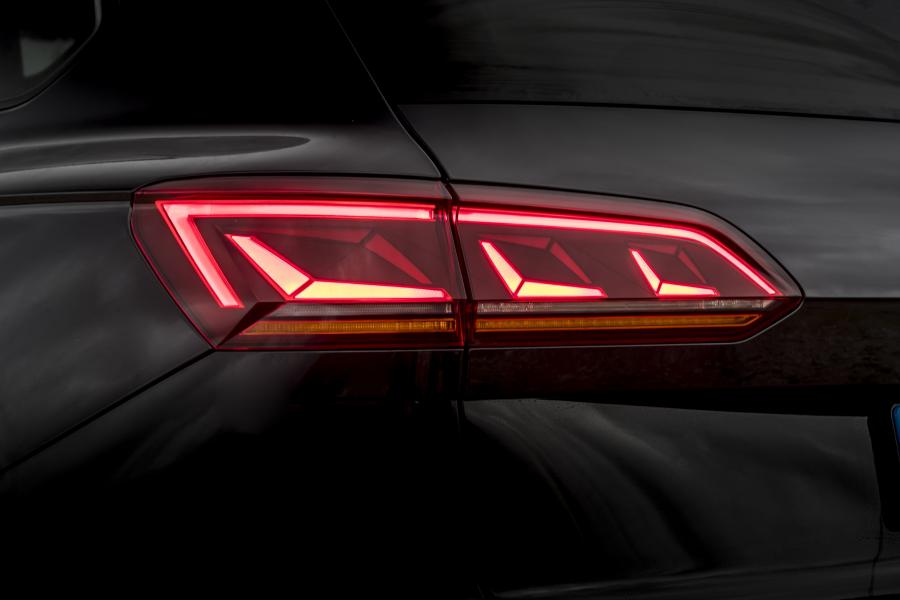 Детали экстерьера Volkswagen Touareg R-Line Black Edition 2019 года  (UK) (фото 3 из 24)